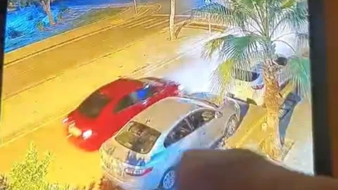 Park Halindeki Araca Çarptı Kaçtı