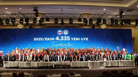 Eğitim-Bir-Sen Adana Heyeti Ödül Aldı