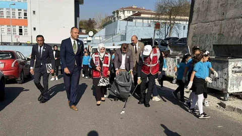 Düzce'de Öğrenciler Temizlik Etkinliği Düzenledi