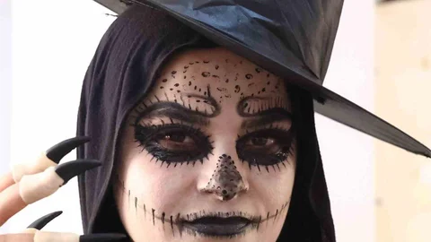 Antalya'da Korkutan Makyaj Çalışması