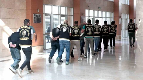 Antalya'da İş Yeri Zararına 10 Tutuklama