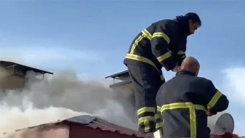 Elazığ'da Çatı Yangını Çıktı