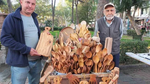 Zeytin Odunlarıyla Mutfak Gereçleri Üretiyor