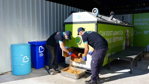 Balıkesir'de Can Dostlara Mama Üretimi