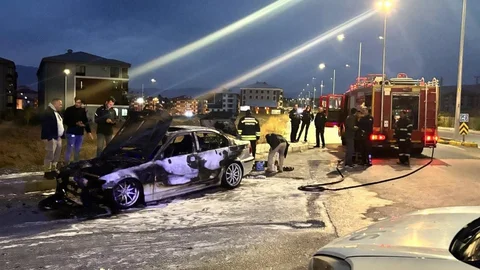Erzincan'da Otomobil Yangını