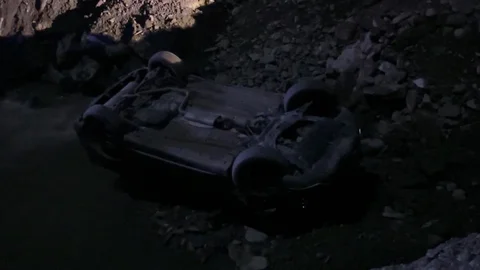 Hakkari'de Otomobil Dereye Uçtu