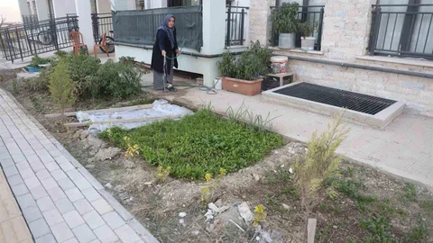 Kadın Eliyle Bahçe Güzelleşiyor