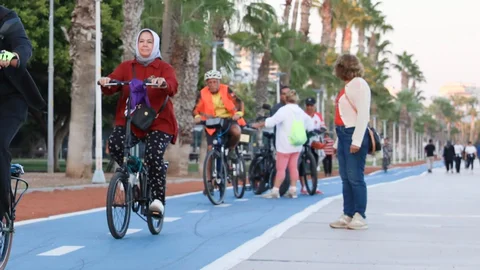 Büyükşehir, Kadınlara Güvenli Bisiklet Sürmeyi Öğretiyor