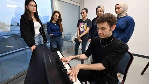 Mersin'de Ücretsiz Enstrüman Kursları Yoğun İlgi Görüyor