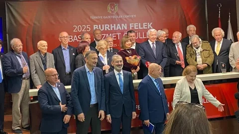 Burhan Felek Basın Ödülleri Verildi