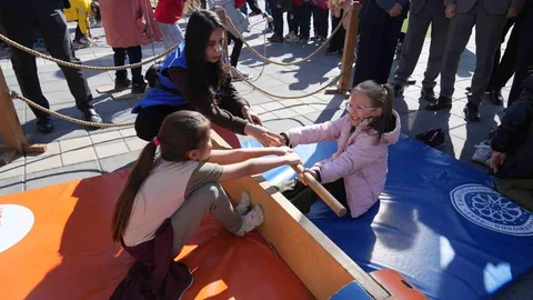 Niğde'de Oyun Tırı Etkinliği