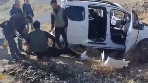 Başkale'de Trafik Kazası Sonucu Yaralılar