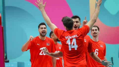 Erkek Voleybol Takımından İlk Galibiyet