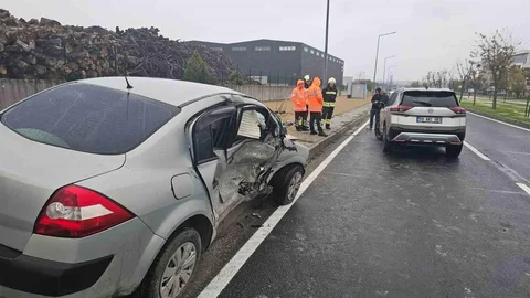 Tekirdağ'da Yağışlı Yolda Kaza