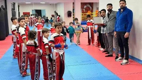 Erzurum'da Sporculara Tatlı İkram