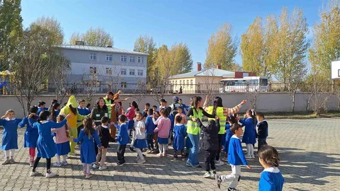 Kars'ta Minik Yüreklere Dokunuşlar