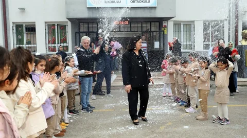 Sakarya'da Emekli Öğretmene Duygusal Veda