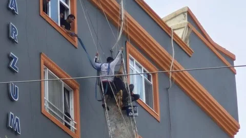 Mersin'de İskele Havada Asılı Kaldı