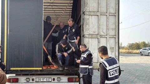 Tokat'ta Tırda Kaçak Göçmenler Yakalandı