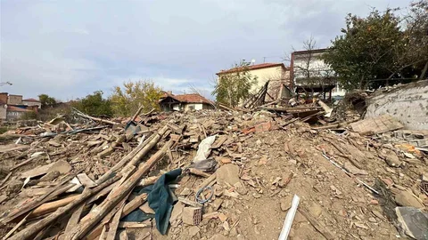 Çorum'da Metruk Bina Çöktü