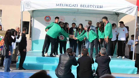 Kayseri'de 62. Spor Okulu Açıldı