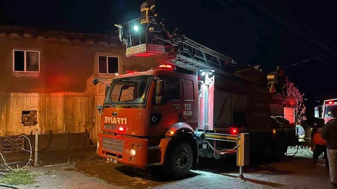 Uşak'ta Yıldırım Düşmesi Yangın Çıkardı