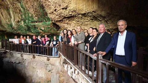 Merkezefendili Kadınlar Pamukkale'yi Geziyor