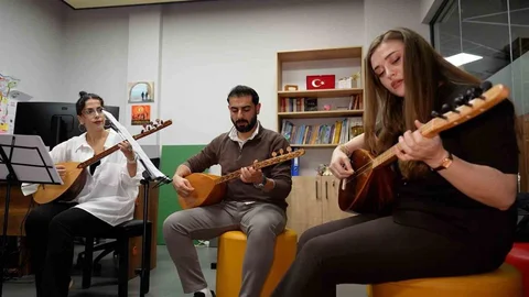 Başiskele'de Ücretsiz Bağlama Eğitimi