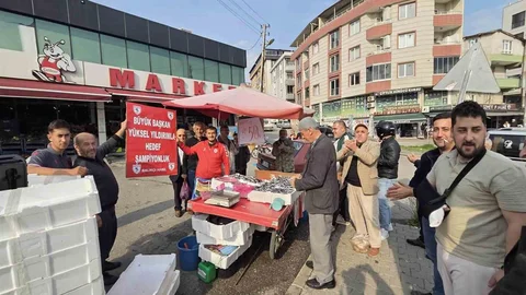 Samsun'da Balıkçının Hamsi Fırsatı