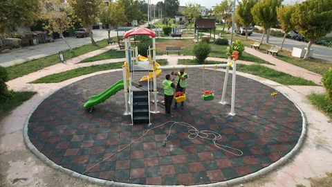 Mersin Parklarında Yenileme Çalışmaları Devam Ediyor