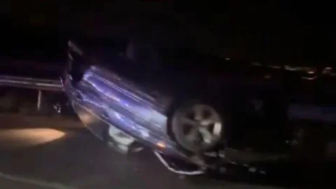 Erdemli Çeşmeli Yolunda Araç Ters Döndü