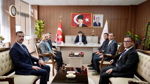 Gülnar İlçe MillÎ Eğitim Müdürü Hüseyin Kadim, Mersin İl MillÎ Eğitim Müdürü Muhammed Özdemirci'ye Hayırlı Olsun Ziyaretinde Bulundu