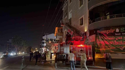 Hatay'da Mahsur Kalan Bebek Kurtarıldı