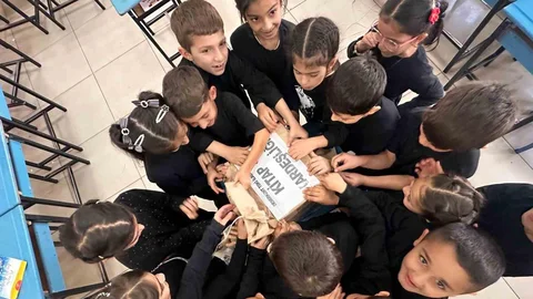 Demirkent TOKİ Öğrencilerinden Kitap Bağışı