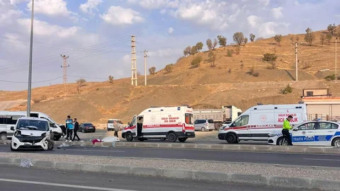 Şırnak'ta Minibüs ve Ticari Araç Çarpıştı