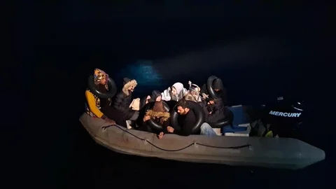 Aydın Açıklarında 8 Göçmen Kurtarıldı