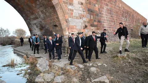 Vali Çiftçi, Köprüköy'de İncelemelerde Bulundu