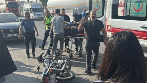 Mersin'de Araca Arkadan Çarpan Motorsiklet Sürücüsü Ağır Yaralandı