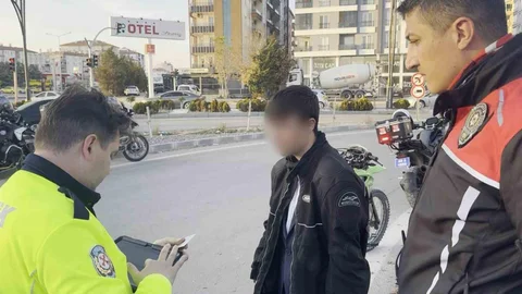 Aksaray'da 15 Yaşındaki Motosiklet Sürücüsüne Ceza Kesildi