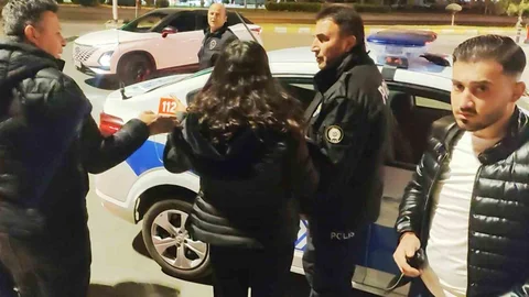 Aksaray'da Avukat Kadın Taksi Durağına Kilitlendi