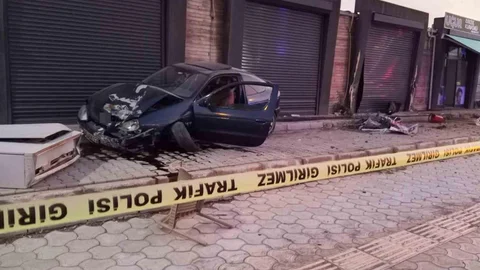 Hatay'da Kaldırımda Çocuğa Çarpan Otomobil Kazası