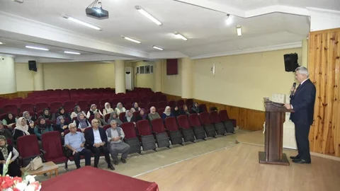 Tarsus'ta Umre Semineri Düzenlendi