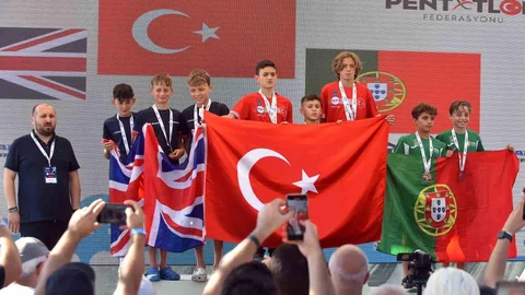 İstanbul'da Milli Sporculardan 39 Madalya