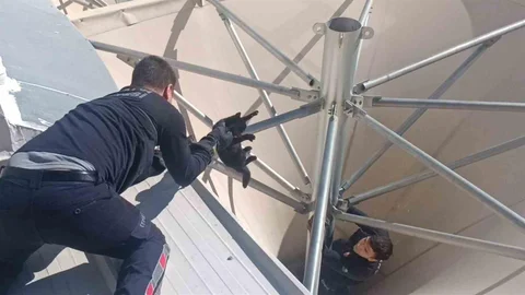 Çatıdan Kurtarılan Kedi