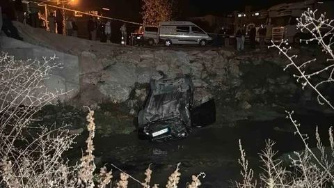 Kontrolden Çıkan Araç Dereye Uçtu