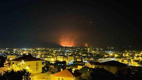 Yüksekova'da Nehil Sazlığı Yangını