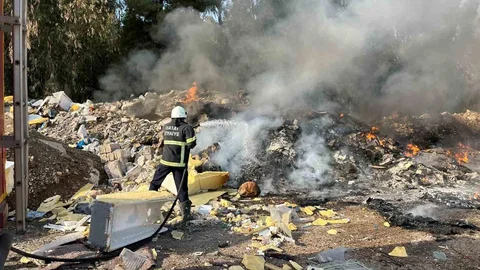 Kırıkhan'da Hurdalık Yangını