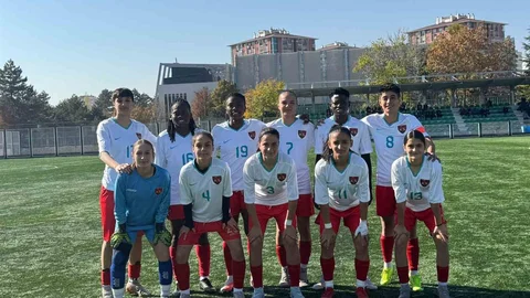 Kayseri Kadın FK 3'te 3 Yaptı