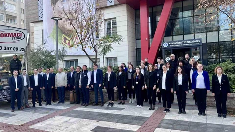 Manisa'da Ata'ya Saygı Töreni