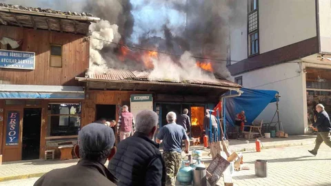 Çaykara'da Dükkan Yangını